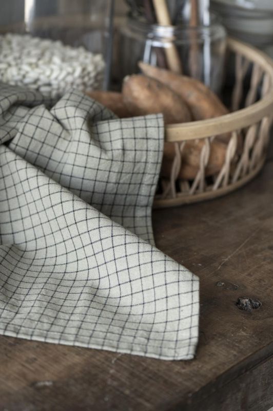 Kjøkkenhåndkle jordfarget med sorte ruter | IB Laursen